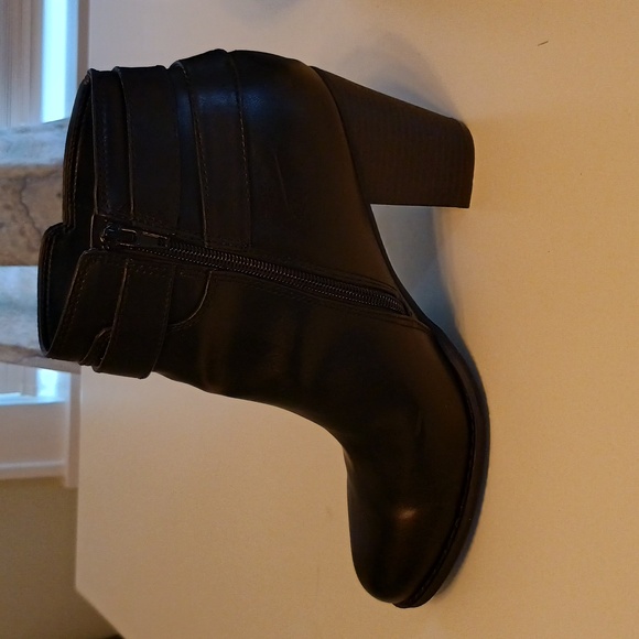 Guess Black Ankle Boots with Buckle Details 3 Inch Heel-Womans Size 10M - Picture 5 of 13